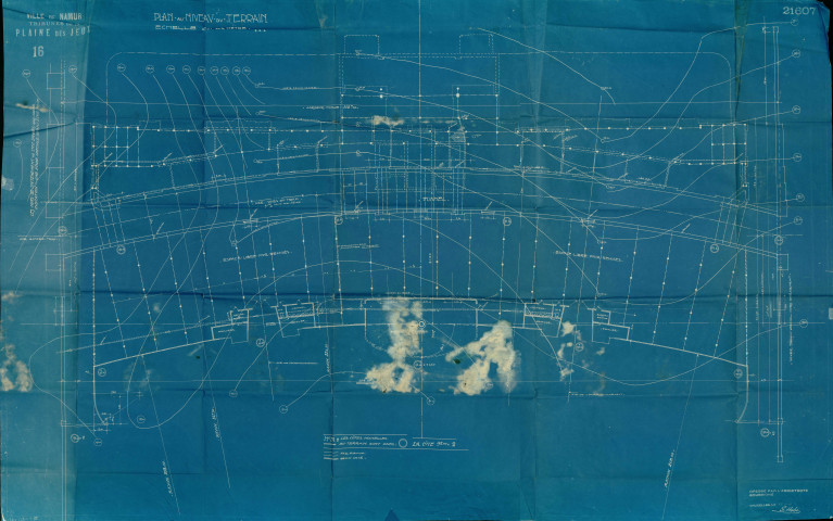PLAINE_tribunes_plan terrain carbone_