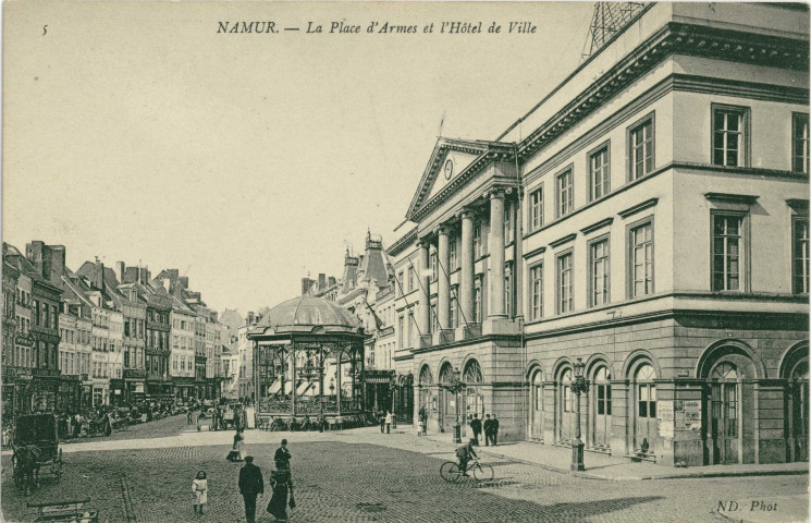 5. NAMUR. La Place d'Armes et l'Hôtel de Ville